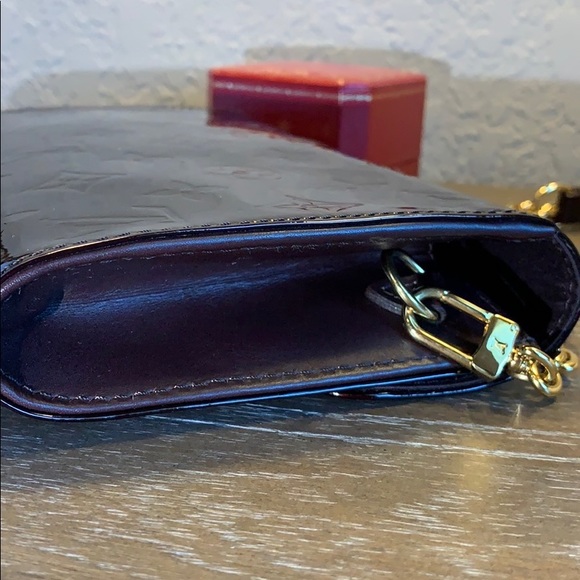 Louis Vuitton Vernis Bel Air Amarante Pouchette - Picture 6 of 15